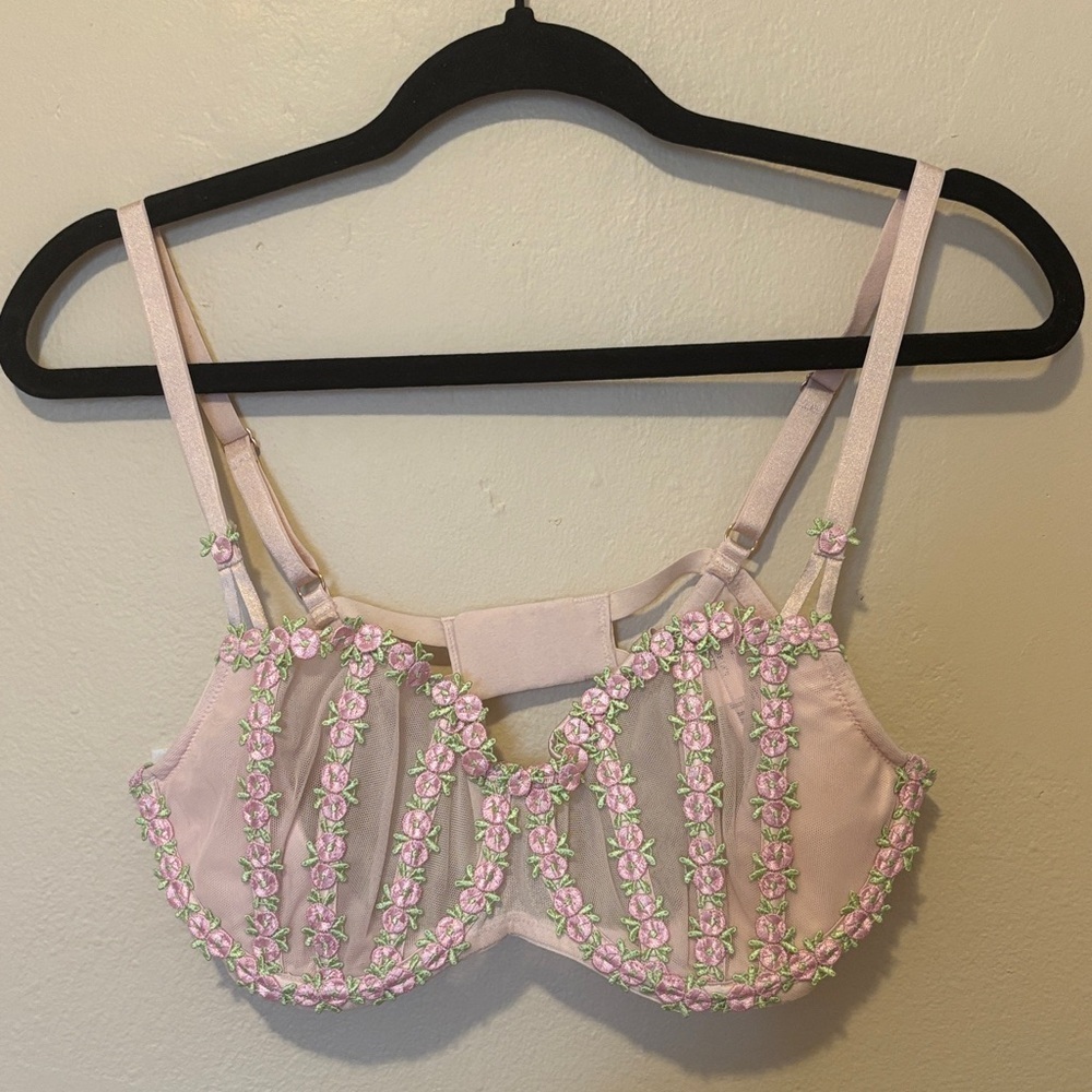 Victoria's Secret Pale Pink Embroidered Sheer Underwire Bra